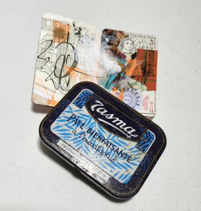 Ulrike Wamprecht - tasma - Buchkunst - spielkartenleporelle in Blechdose - 2022 - 12,3 x 8,5 x 1,5cm